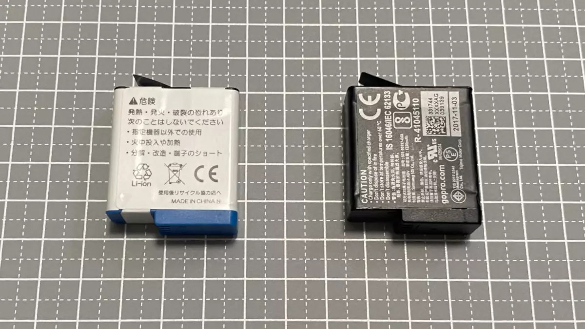 Comparison between GoPro-compatible and genuine batteries. Good ones have similar shapes and terminals.